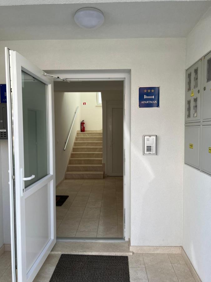 Apartment Sunrise With Private Parking Pula Exterior foto